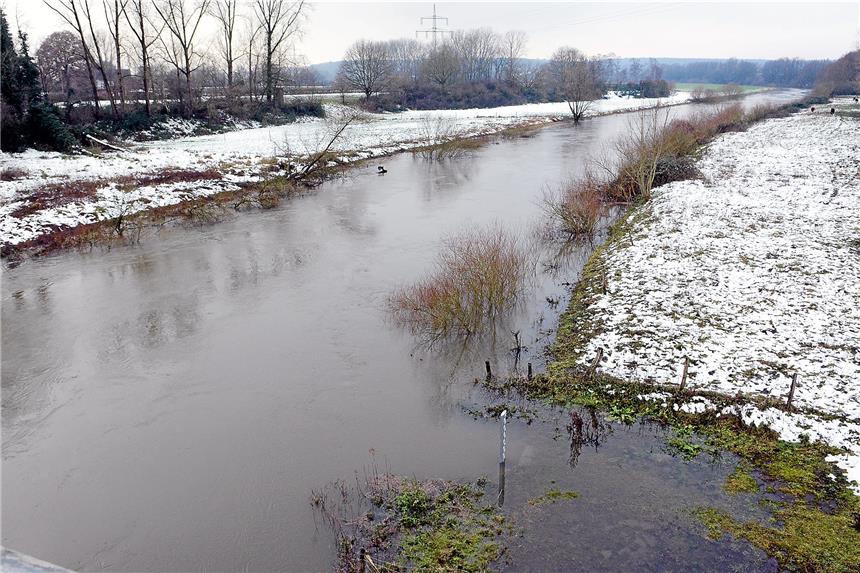 Lippeverband erwartet Hochwasser bei Haltern Auch für Laien war der hohe Stand des Flusses am Dienstag deutlich sichtbar.