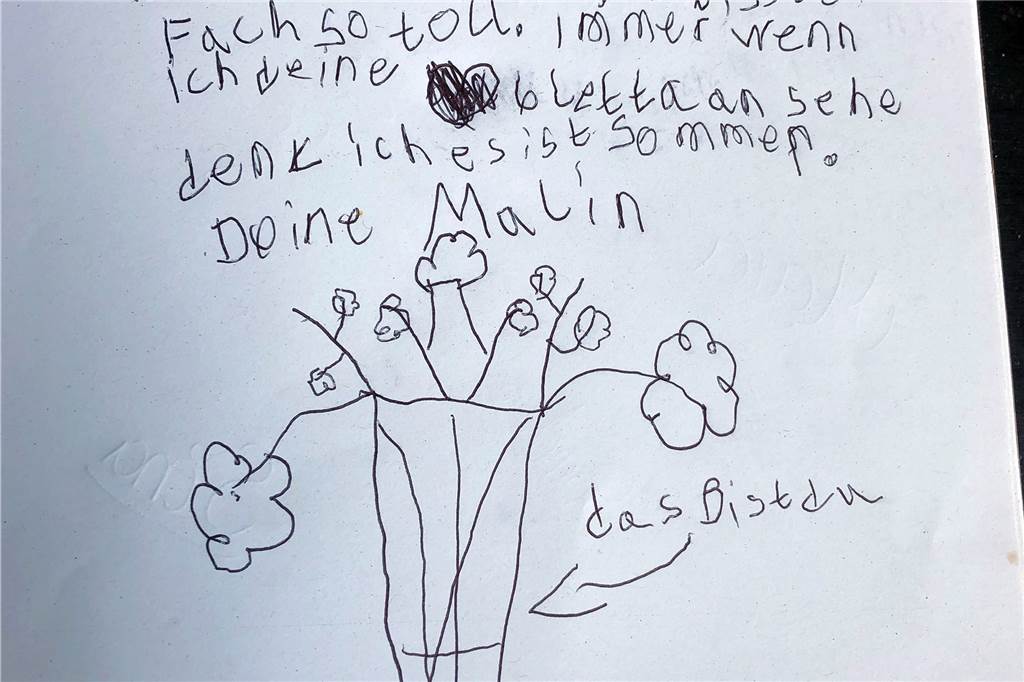Erler Femeiche kann jetzt auch englisch und niederländisch Auch ganz junge Fans hat die 1000-jährige Eiche.