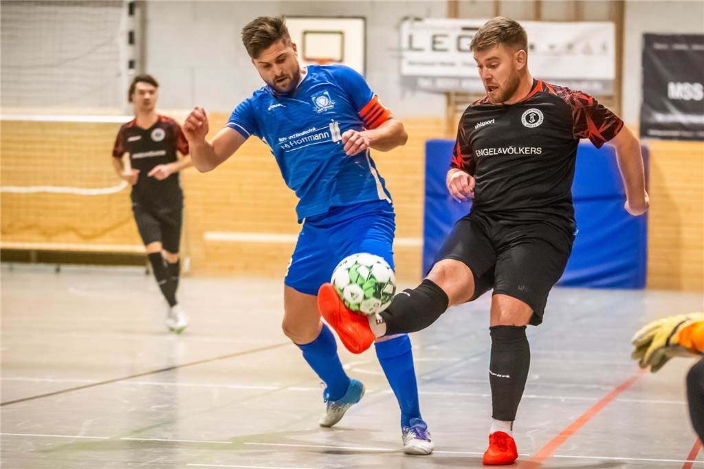 TuS Holzen-Sommerberg erlebt wohl verrücktestes Hallen-Spiel des Jahres: 13 Tore in 20 Minuten Auch gegen Westfalia Dortmund sah der TuS Holzen-Sommerberg lange wie der Sieger aus.