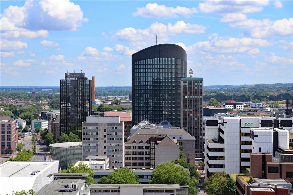 Entrée zur Stadt: Museumschef wünscht sich einen Wow-Effekt für Katharinenviertel Auch großstädtische Architektur mit dem überragenden RWE-Tower und der Zentrale der Sparkasse kennzeichnet das Katharinenviertel in Dortmund.