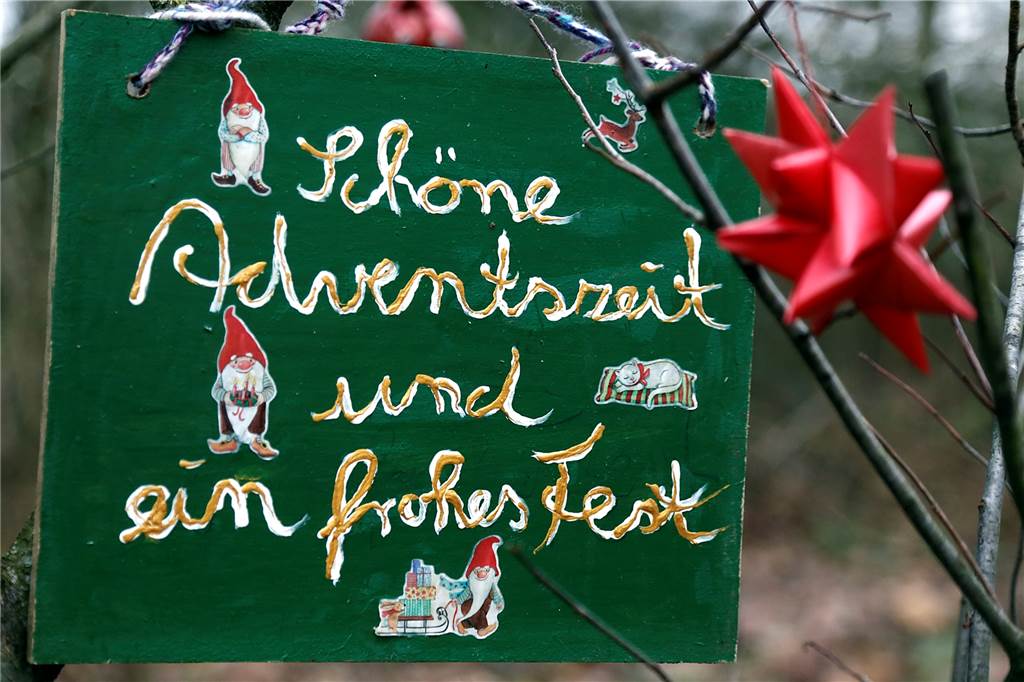 Krippe im Halterner Westuferpark erfreut wieder Groß und Klein Auch gute Wünsche zur Weihnachtszeit finden sich an der Krippe.