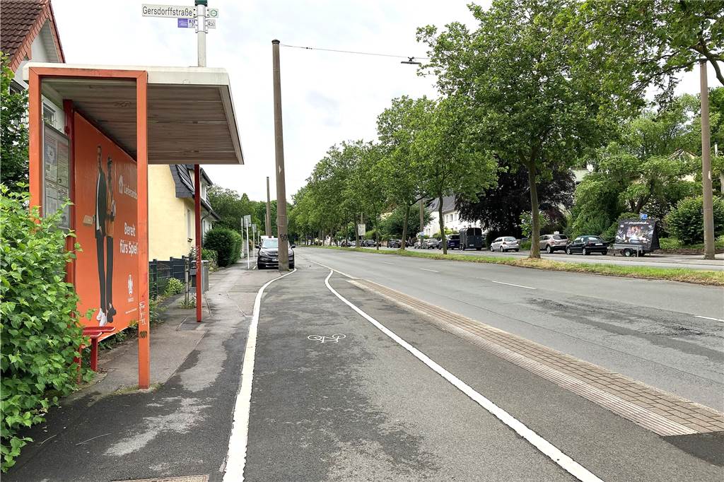 ADFC will mehr Platz für Radfahrer auf der Ardeystraße Richtung City Auch hier an der Ardeystraße führt der Radweg unmittelbar an der Bushaltestelle vorbei.