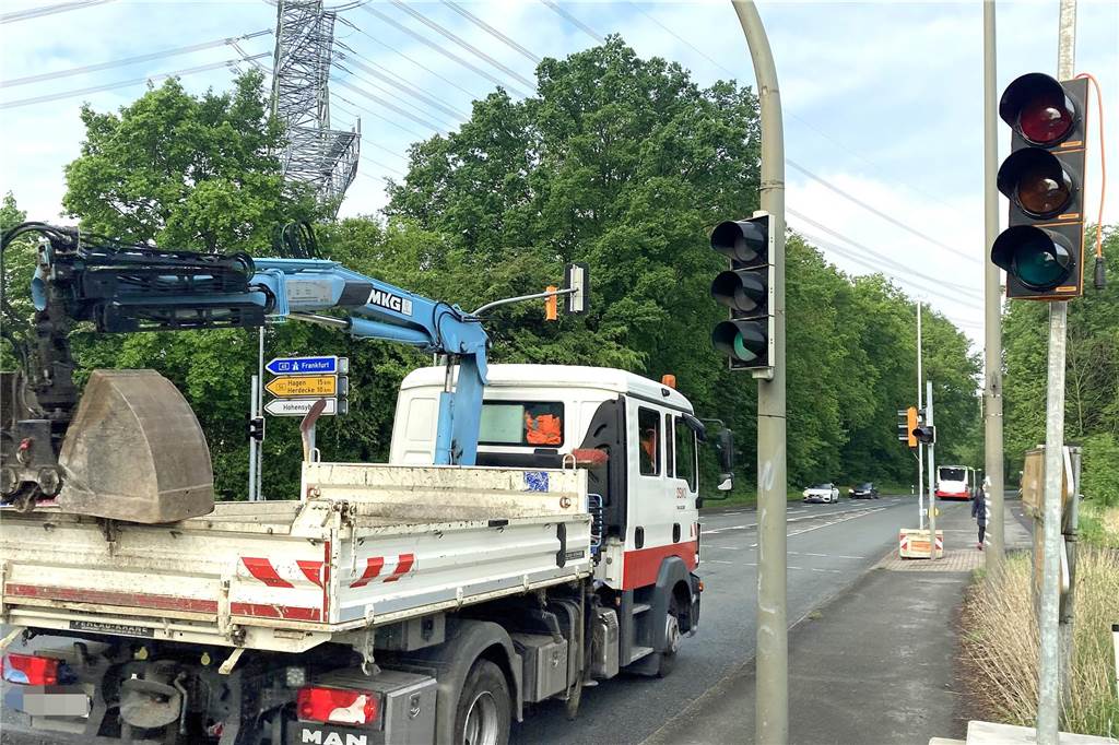 Provisorische Ampeln an der B 54: So sollen Staus vermieden werden Baustellenampel an der Zillestraße