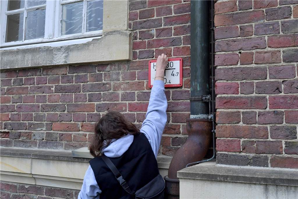 Bye Bye Kristen Stewart: Dreharbeiten am Schloss Nordkirchen beendet Auch Hinweisschilder, die im Film irritiert hätten, wurden wieder angebracht.