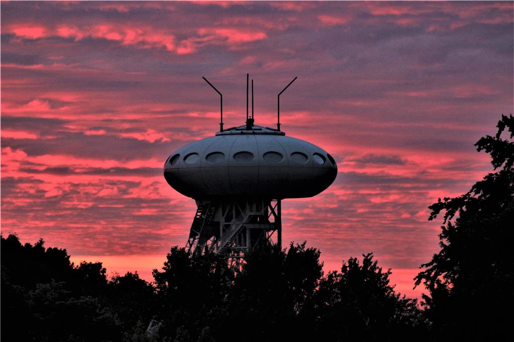 CDU möchte Colani-Ufo für Bürger erlebbar machen: Prüfantrag gestellt Auch im Abendrot beeindruckend: das Colani-Ufo.
