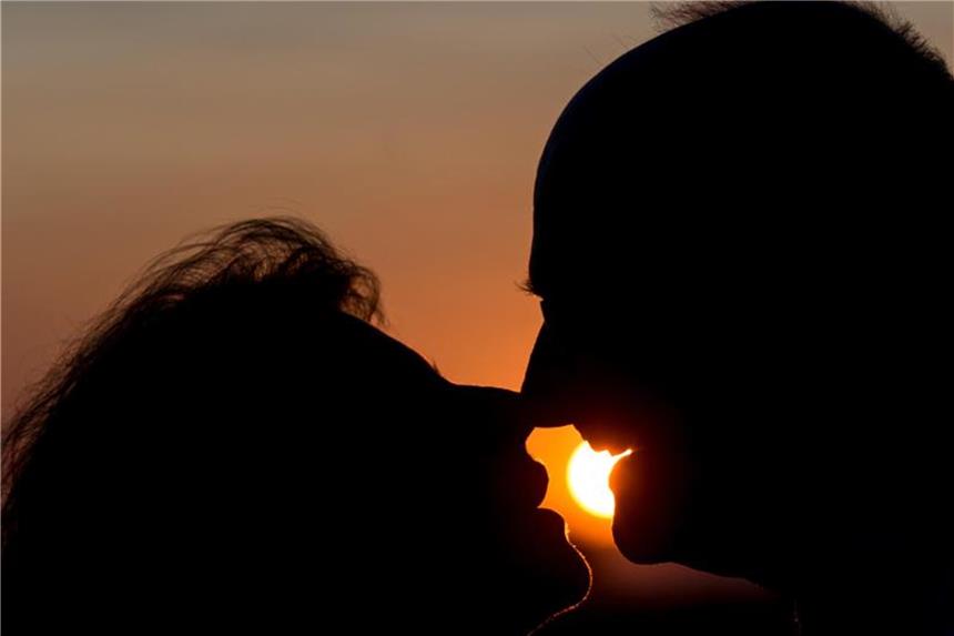Sexualbegleitung für alte Leute Auch im Alter haben viele Menschen sexuelle Bedürfnisse. Sexualbegleiter bieten professionelle Unterstützung. Foto: Patrick Seeger