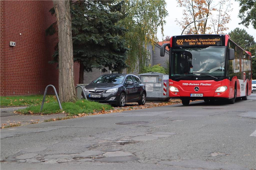 Die Sendstraße in Dortmund bleibt ein Flickenteppich: Saniert wird woanders Auch im Bereich des Brüchtenweges ist die Sendstraße in einem sehr schlechten Zustand.