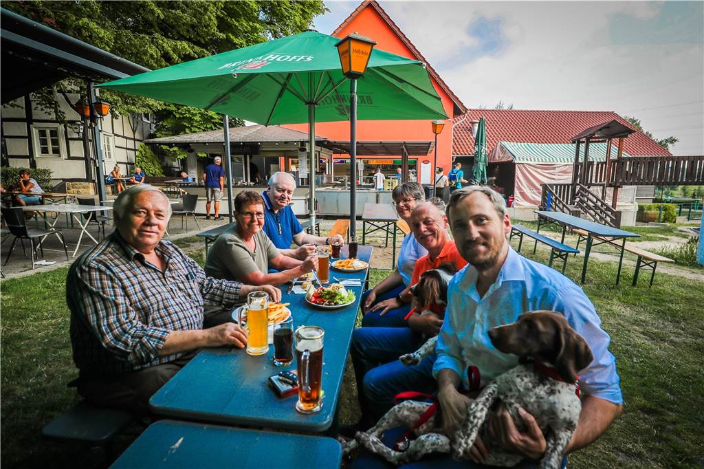 Außengastronomie bald erlaubt: Dortmunder Gastronom ordert das Bier Auch im Biergarten von „Tante Amanda“ in Westerfilde sollen die Gäste bald wieder Platz nehmen dürfen.