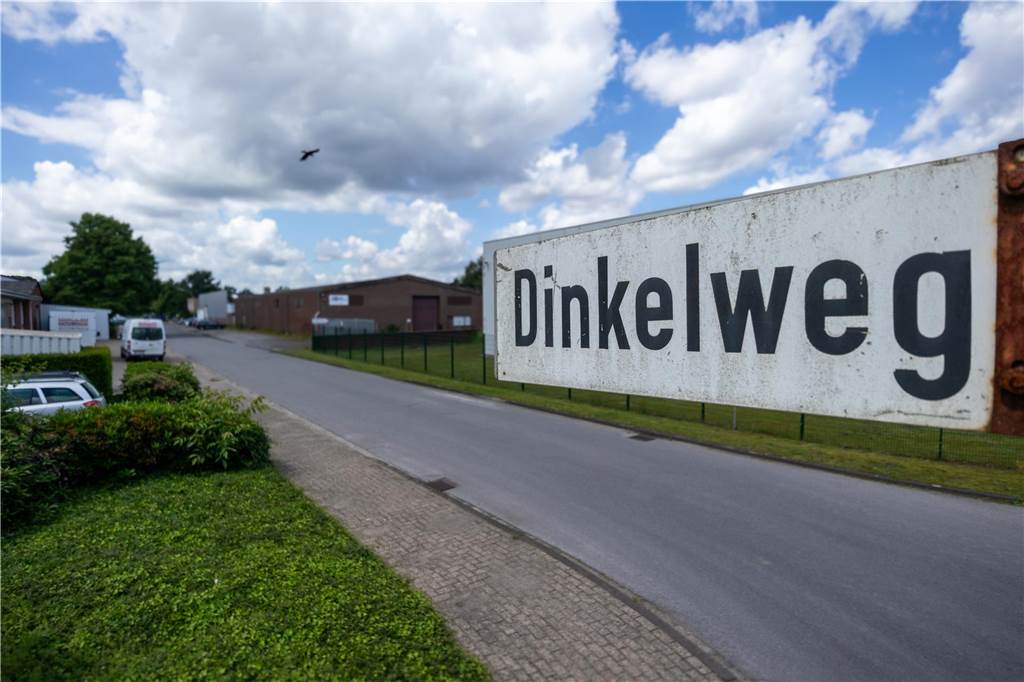 Doppel-Einbruch: Täter nehmen Konfrontation ohne Skrupel in Kauf Straßenschild in Nienborg