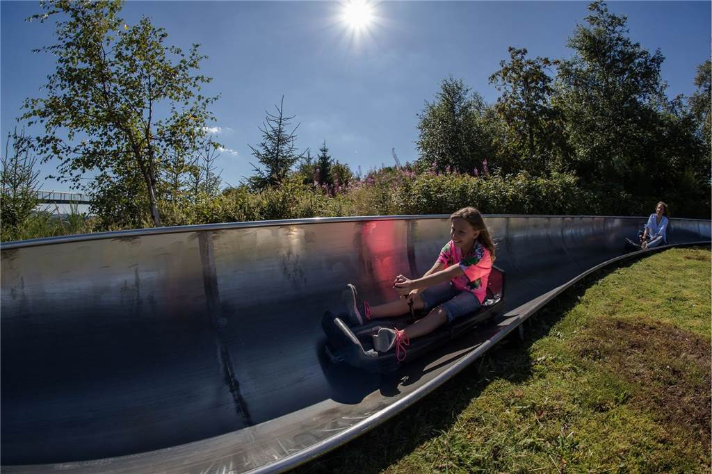 Wenn der Urlaub ins Wasser fällt: Ausflugstipps für Halterner Familien Auch im Sommer kann in Winterberg gerodelt werden.