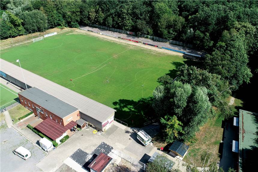 Orkan Sabine sorgt für Spielabsagen in Lünen - auch Hallensport betroffen Auch im Stadion des Lüner SV rollte am Sonntag kein Ball.