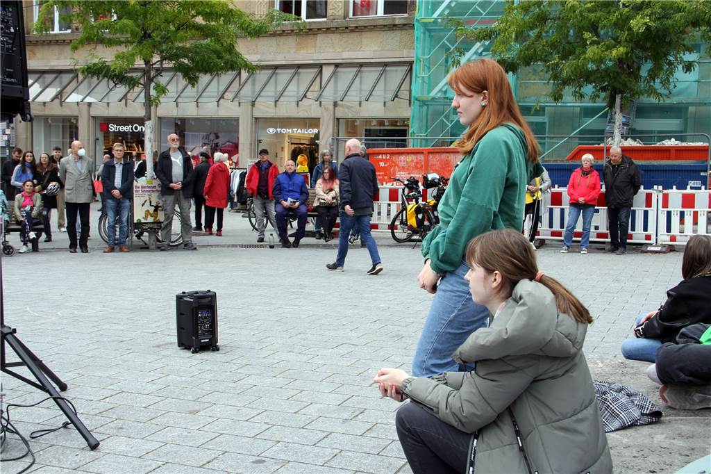 17-jährige Rosalie Starke bei Groß-Demo in Lützerath: „Das war megakrass“ Rosalie Starke im Sommer 2022 auf dem Castrop-Rauxeler Marktplatz bei einer Demonstration für den Klimawandel.