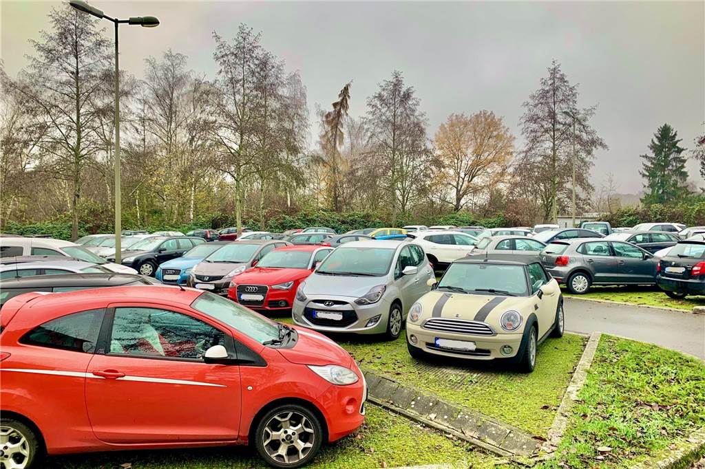 Parkverbot für Urlauber soll im Dortmunder Süden durchgesetzt werden Auch in Corona-Zeiten ist der Parkplatz immer voll.