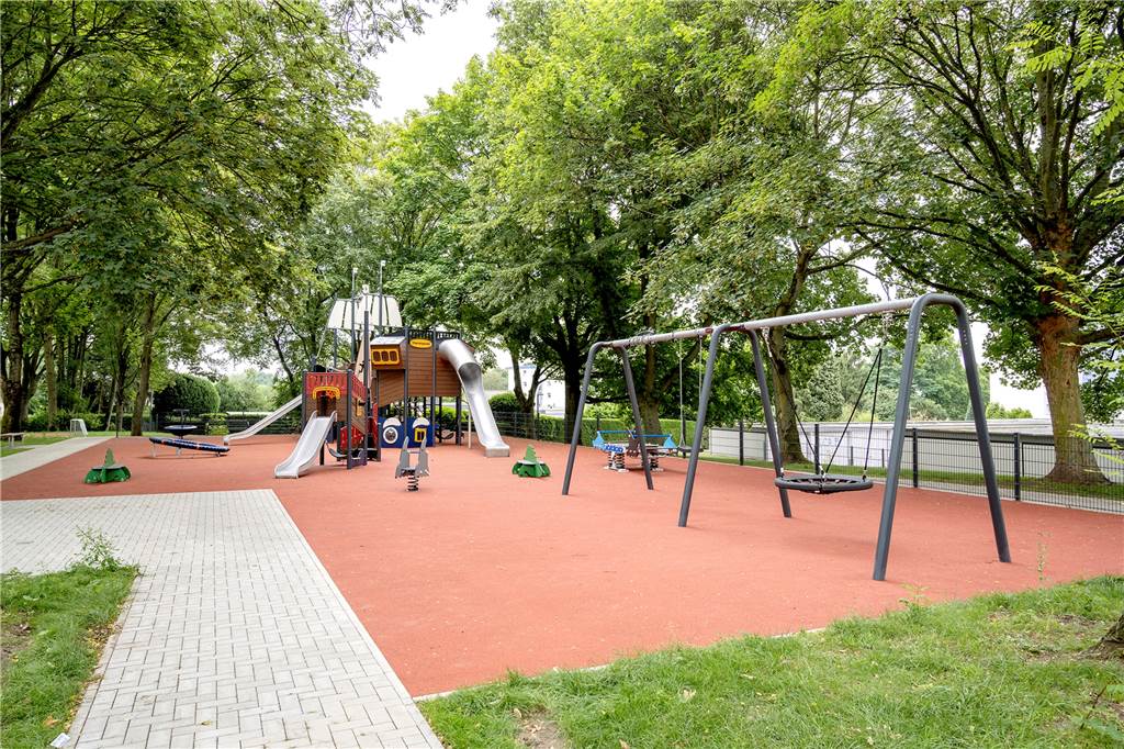 LEG wächst bundesweit: Bleiben die Wohnungen in Dortmund bezahlbar? Auch in das Wohnumfeld investiert die LEG - wie hier an der Siepmannstraße in Kirchlinde, wo ein neuer Spielplatz errichtet wurde.