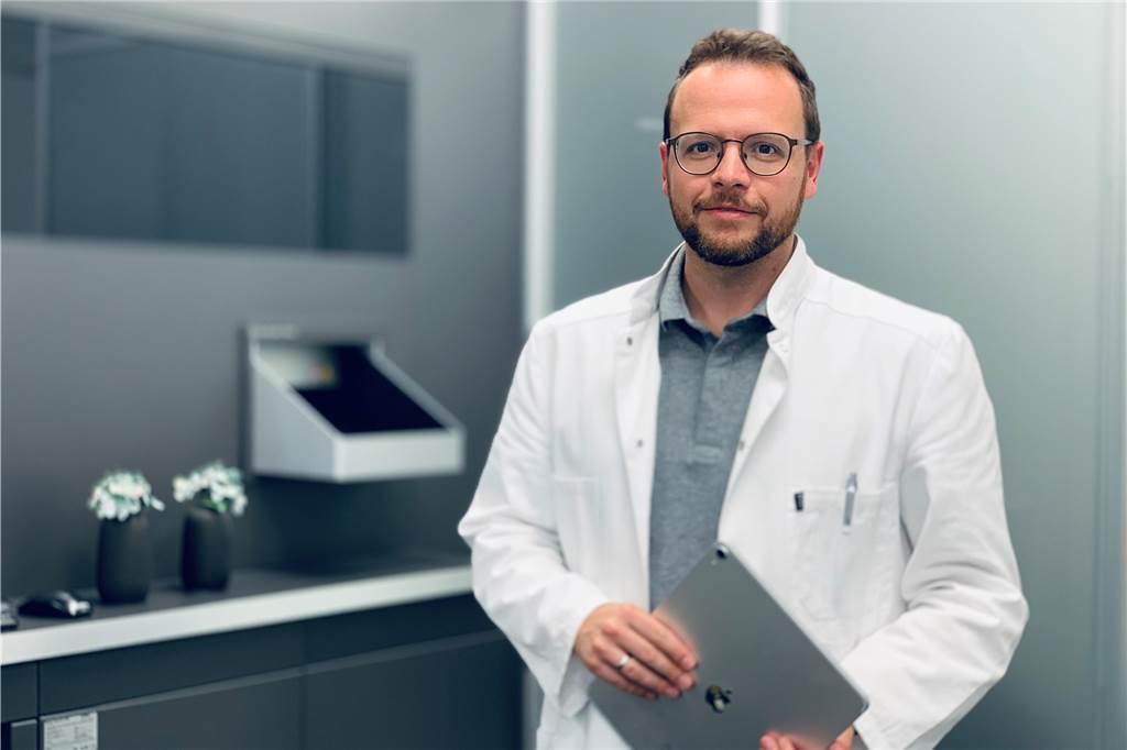 Kostenlose Schnelltests: Bürokratie schreckt Apotheker ab Auch in den Elisana-Apotheken von Simon Nattler werden vorerst keine kostenlosen Schnelltests angeboten.