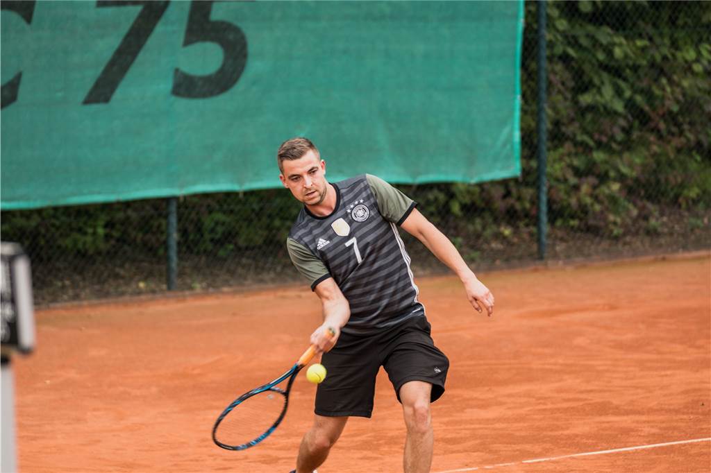 Einweihung der Allwetterplätze: Jetzt ist der Werner TC für den Winter bereit Auch in der kalten Jahreszeit kann nun beim Werner TC gespielt werden.
