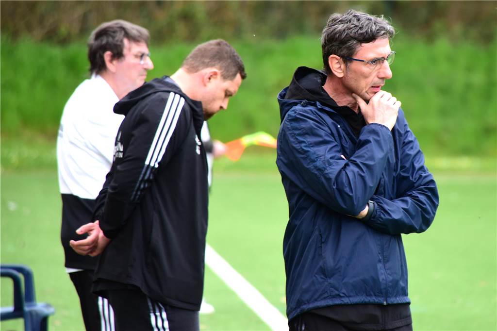Auch in der kommenden Saison an der Seitenlinie des SV Lippramsdorf: Trainer Sven Kmetsch.