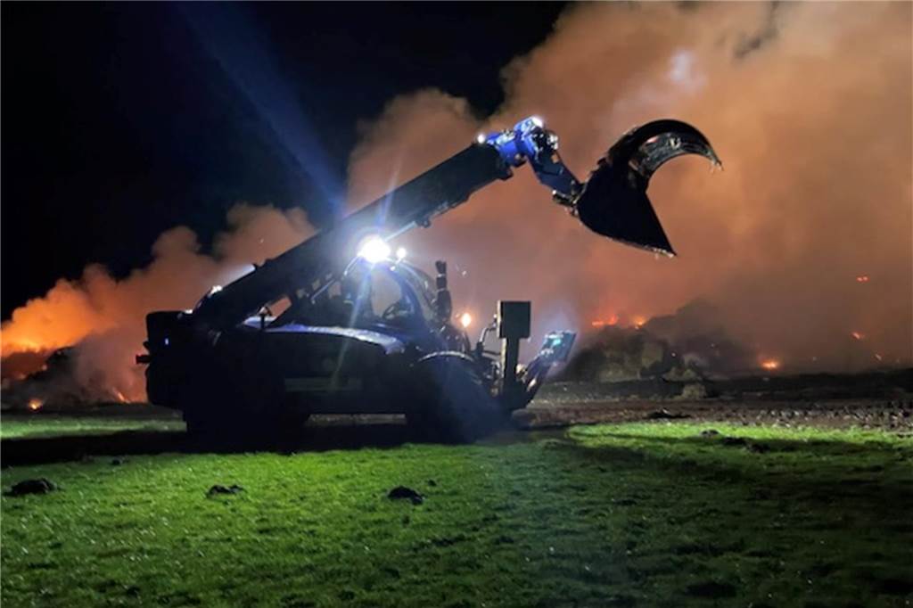 Nach Brand auf dem Pferdehof: Wehr und THW arbeiten Hand in Hand THW Ahaus im Einsatz