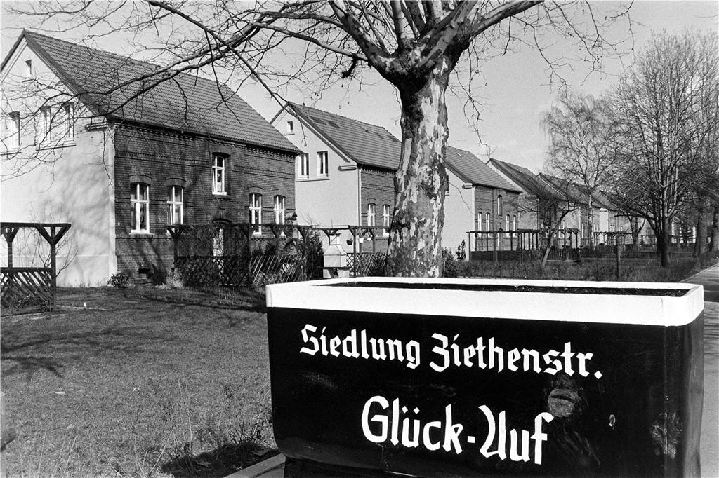 Auch in der Ziethenstraße in Lünen-Süd steht eine Grubenlore.