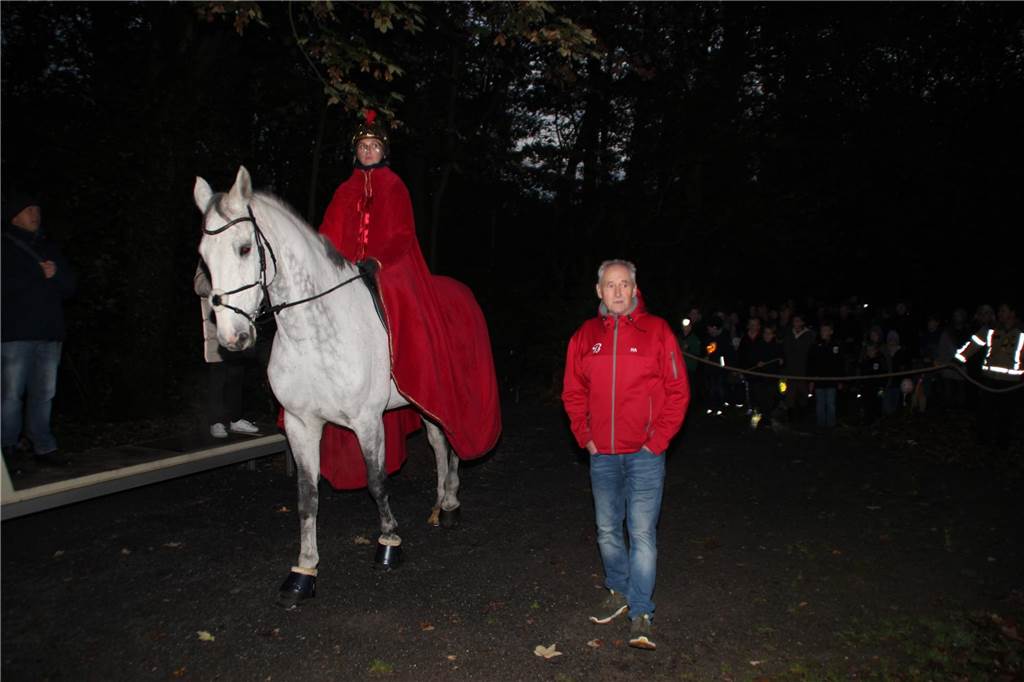 Auch in diesem Jahr gab es im Volkspark Brambauer wieder einen St. Martinsumzug, mit einem anschließenden Laternenumzug der Kinder. Die Federführung lag in den bewährten Händen des Freundeskreis Volkspark Brambauer. Wir waren mit der Kamera dabei und haben die schönsten Motive festgehalten.