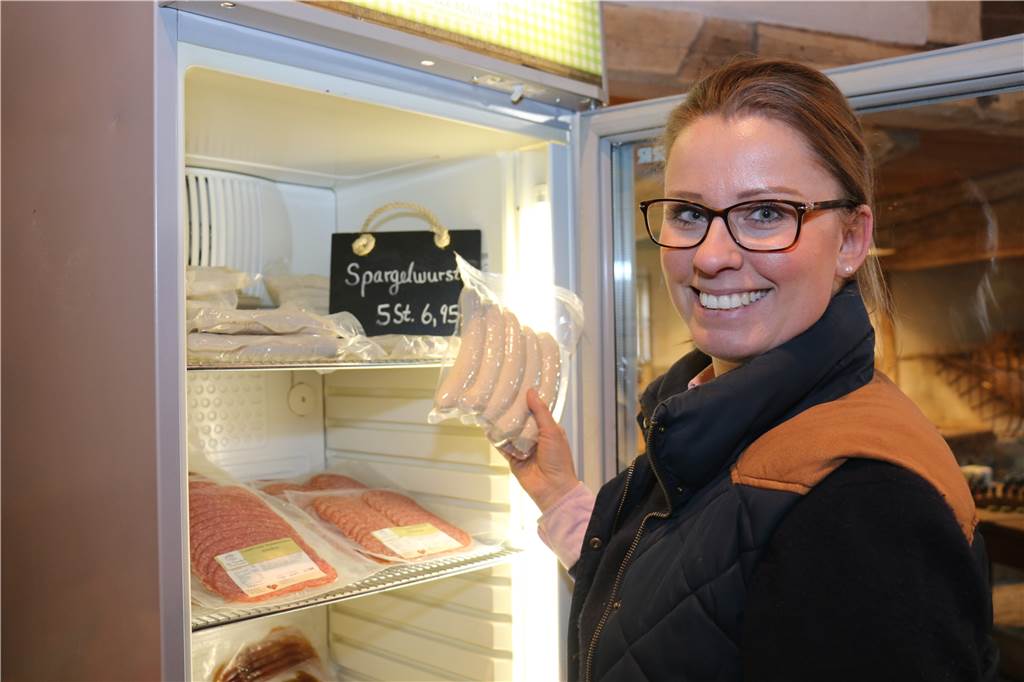 Spargel-Saison startet in Werne zu Ostern: Hier gibt‘s das erste Edelgemüse Auch in diesem Jahr soll es wieder Spargel-Bratwurst im Laden auf dem Hof Schulze Blasum in Werne geben, verrät Katharina Laurenz.
