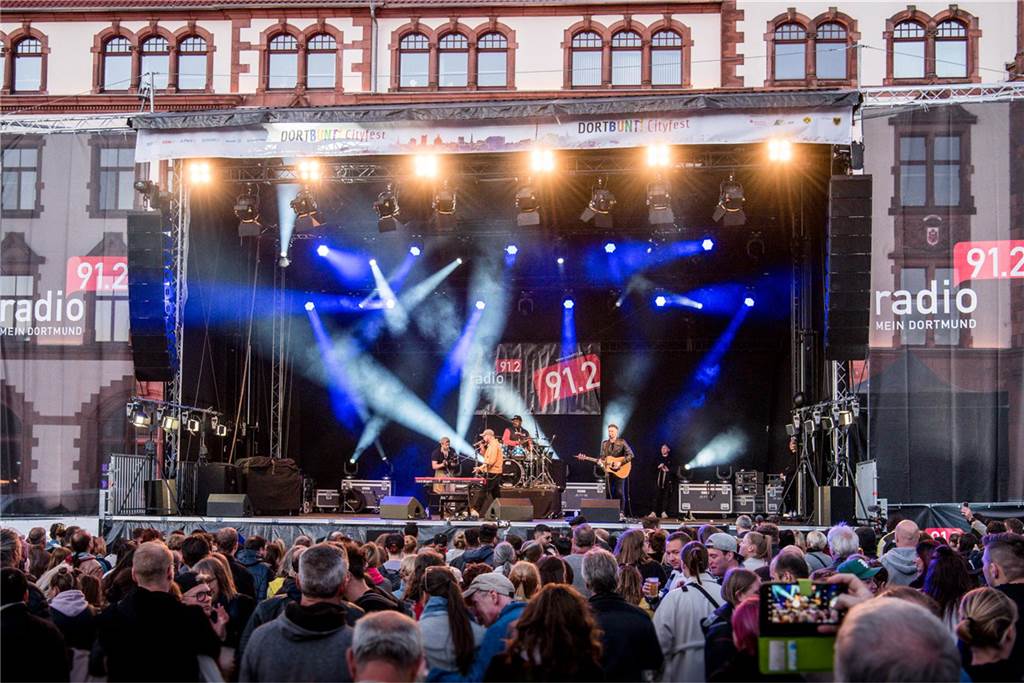 Zwei Tage volles Programm am Dortbunt-Wochenende mit Konzerten und Aktionen Auch in diesem Jahr wird die Bühne von Radio 91.2 auf dem Friedensplatz stehen.