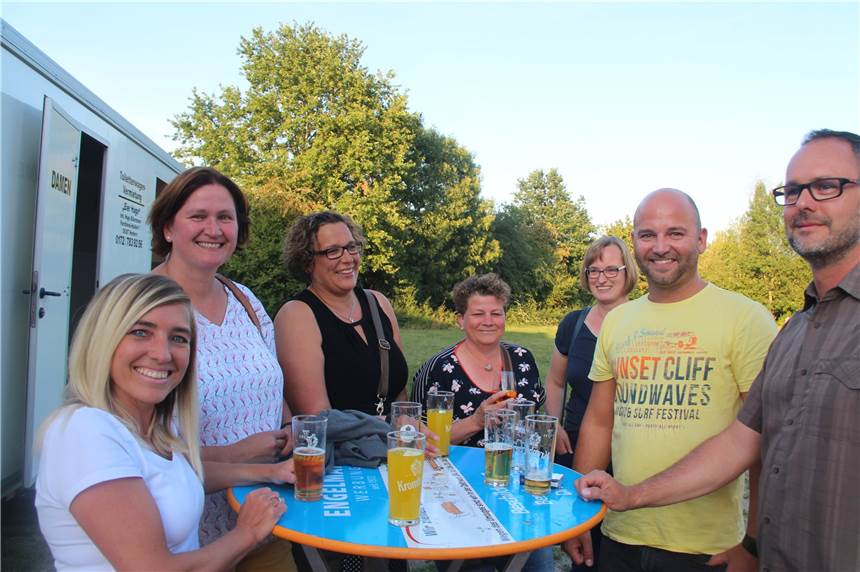 Cappenberger feierten ausgelassen bei Cappenberg Live Auch in dieser Woche trafen sich viele Cappenberger zum Plaudern und hatten viel Spaß.