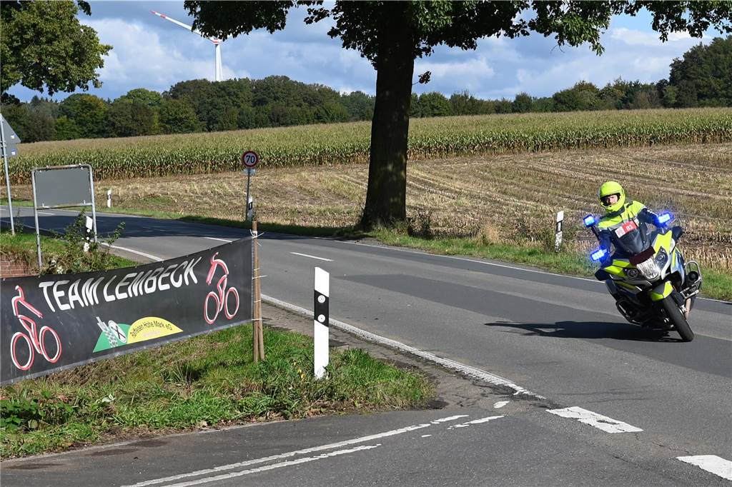 Auch in Dorsten warteten die Radsportfans auf die Profis. Das Radrennen Giro Münsterland streifte Lembeck.