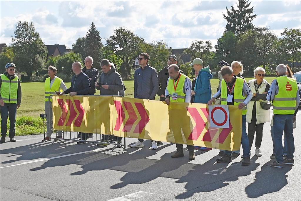 Auch in Dorsten warteten die Radsportfans auf die Profis. Das Radrennen Giro Münsterland streifte Lembeck.