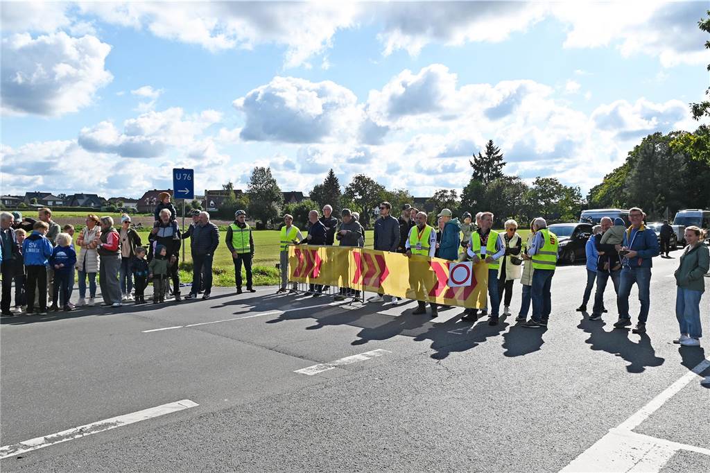 Auch in Dorsten warteten die Radsportfans auf die Profis. Das Radrennen Giro Münsterland streifte Lembeck.