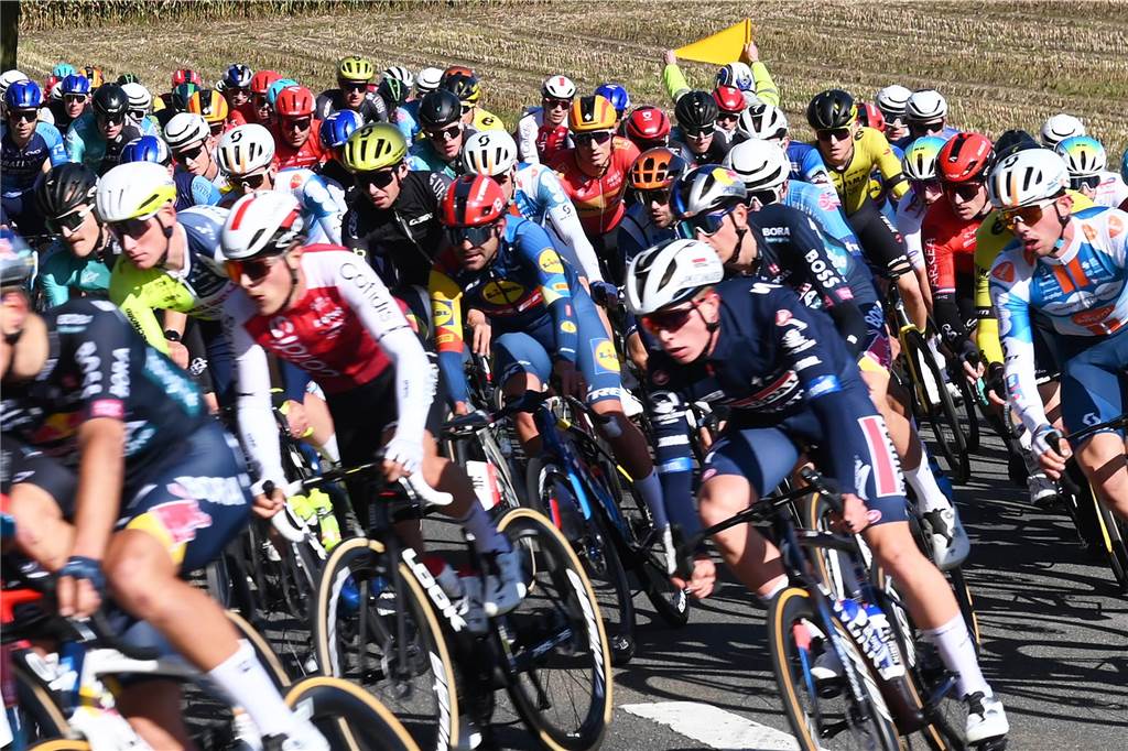 Auch in Dorsten warteten die Radsportfans auf die Profis. Das Radrennen Giro Münsterland streifte Lembeck.