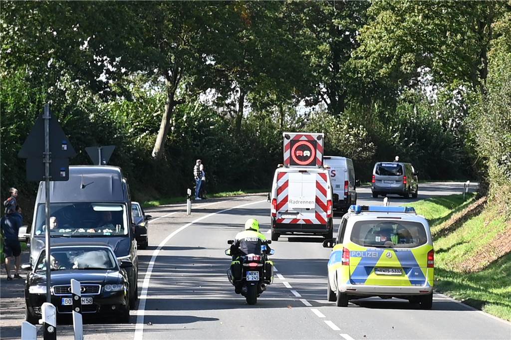 Auch in Dorsten warteten die Radsportfans auf die Profis. Das Radrennen Giro Münsterland streifte Lembeck.