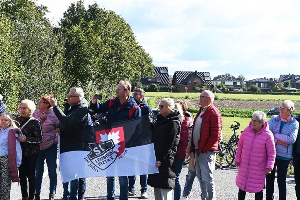 Auch in Dorsten warteten die Radsportfans auf die Profis. Das Radrennen Giro Münsterland streifte Lembeck. 