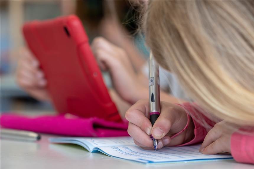 Gleiche Chancen für den Schulstart: Leo Club Haltern sammelt Spenden Auch in Haltern gibt es Familien, die aufgrund ihrer finanziellen Lage gezwungen sind, minderwertige Produkte für die Schule zu kaufen.