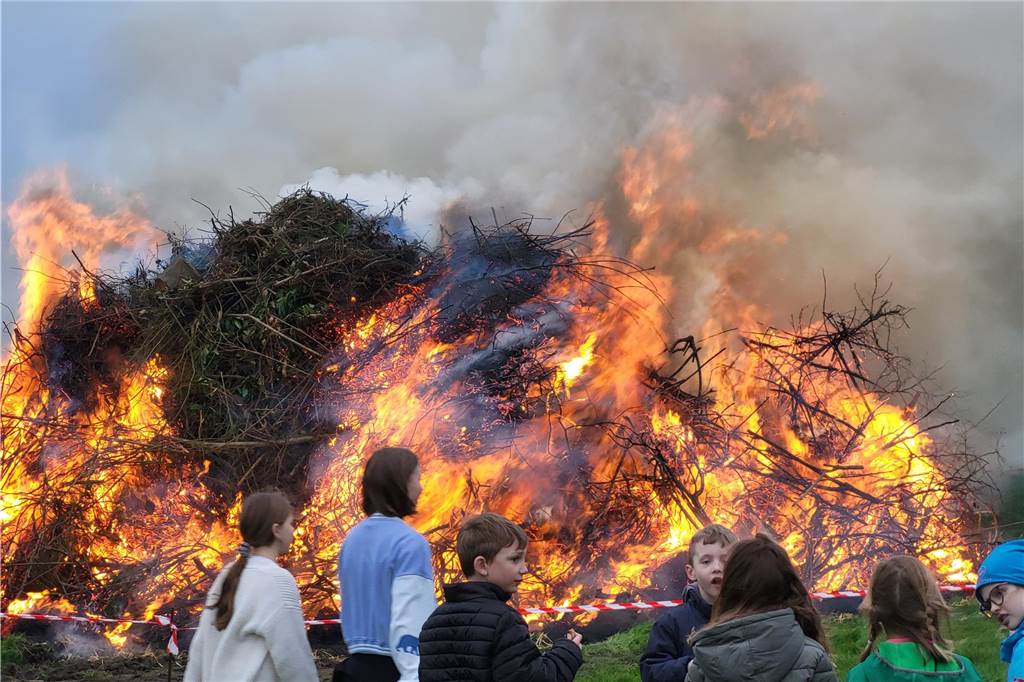 Auch in Herbern fand am Wochenende natürlich ein Osterfeuer statt. Der MSC Herbern hatte auf den Bauhof geladen - viele waren der Einladung gefolgt.