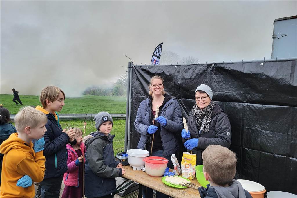 Auch in Herbern fand am Wochenende natürlich ein Osterfeuer statt. Der MSC Herbern hatte auf den Bauhof geladen - viele waren der Einladung gefolgt.