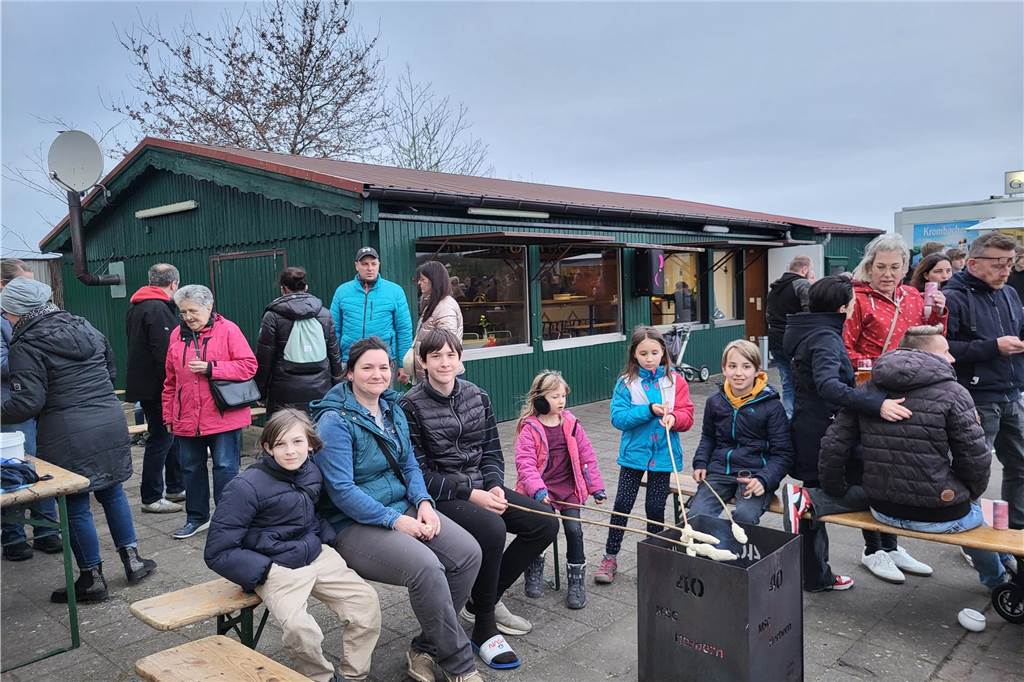 Auch in Herbern fand am Wochenende natürlich ein Osterfeuer statt. Der MSC Herbern hatte auf den Bauhof geladen - viele waren der Einladung gefolgt.