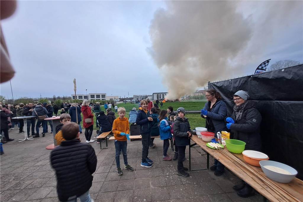 Auch in Herbern fand am Wochenende natürlich ein Osterfeuer statt. Der MSC Herbern hatte auf den Bauhof geladen - viele waren der Einladung gefolgt.