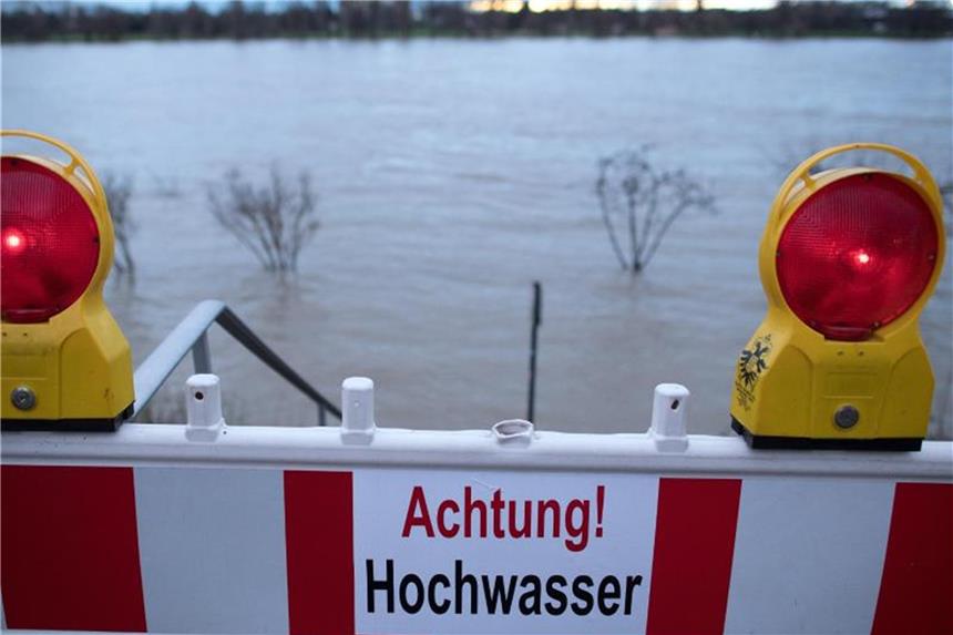 Rheindeiche verkraften Hochwasser gut Auch in Köln steht der Rhein hoch. Foto: Federico Gambarini