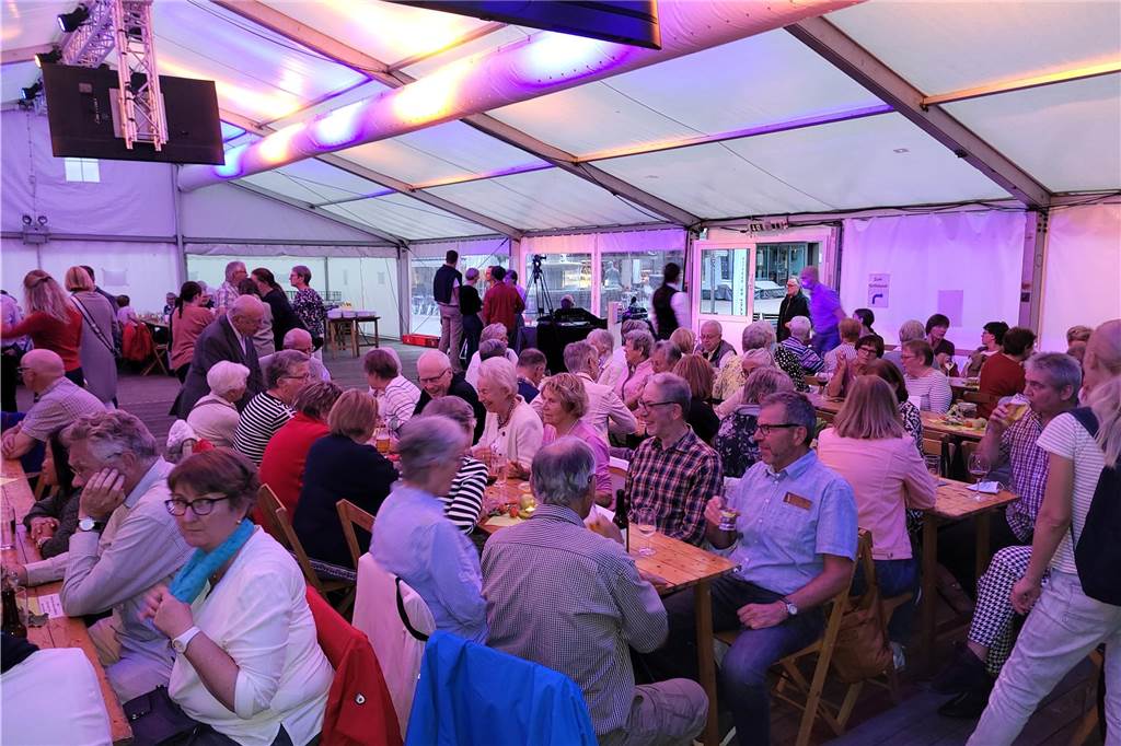 Ökumenische Glaubenswoche zum Thema Nachhaltigkeit Festzelt in Haltern bei ökumenischen Glaubenstagen