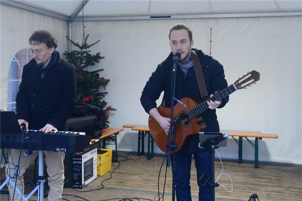 Viele Fotos vom Weihnachtsmarkt: Schafe, Heilige Drei Könige und viele Besucher