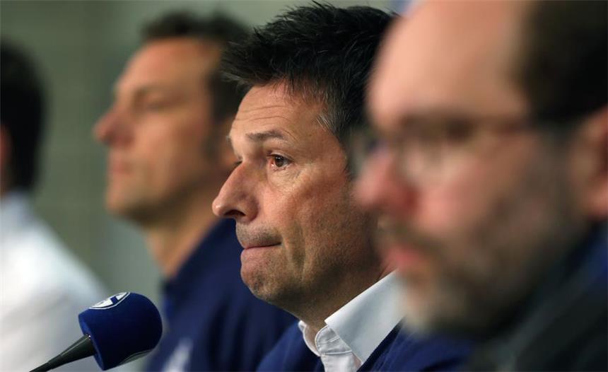 Krise auf Schalke: Kaum Ideen, wenig Chancen Auch Manager Christian Heidel muss sich im Moment Kritik gefallen lassen.