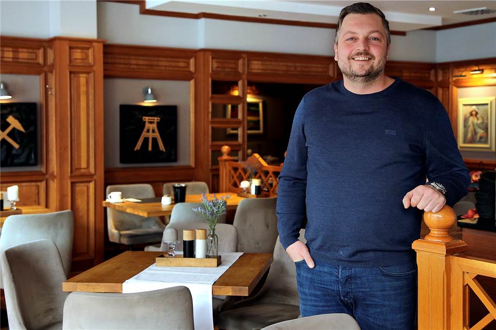 Höhere Mehrwertsteuer: „Die 12 Prozent mussten wir draufschlagen“ Marijo Pavlovic vom Hotel am Turm steht in seinem Restaurant.