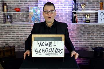 Auch Matthias Rauch ist im „Homeschooling" gewesen und hat in der Corona-Pause eine Online-Zaubershow entwickelt.