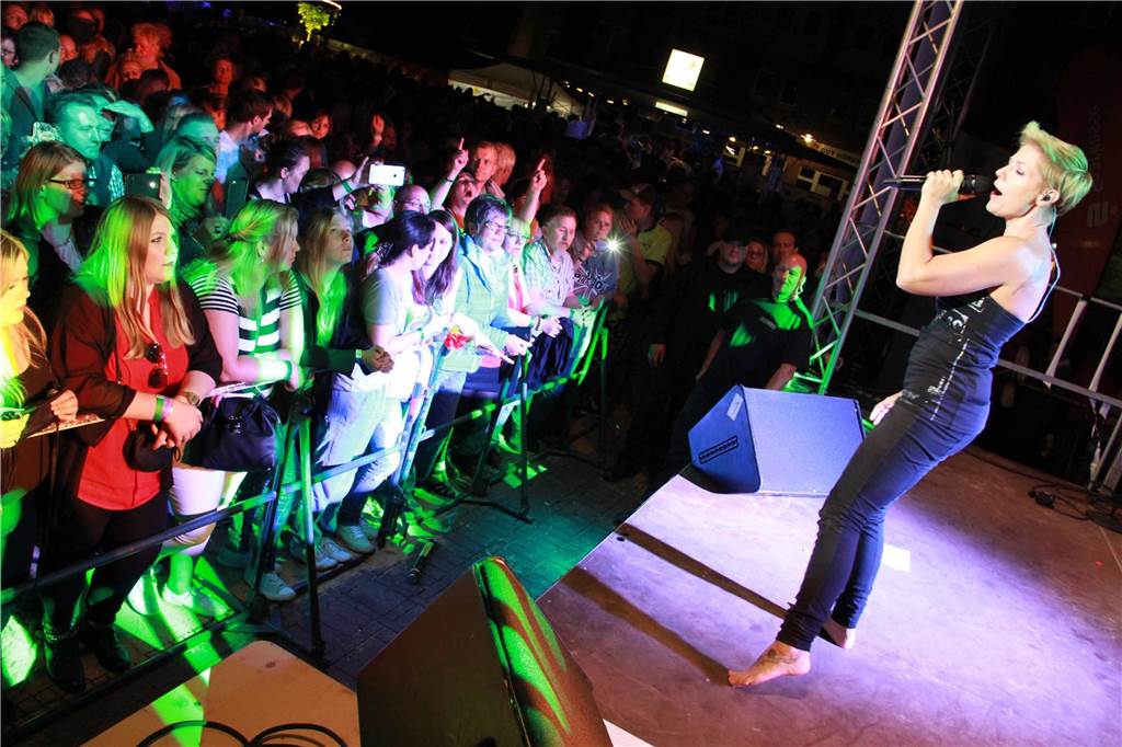 Stadtfest Selm 2024: Fußballerspruch bringt Stars auf die Bühne Auch Michelle hat schon ihre musikalische Visitenkarte in Selm abgegeben.