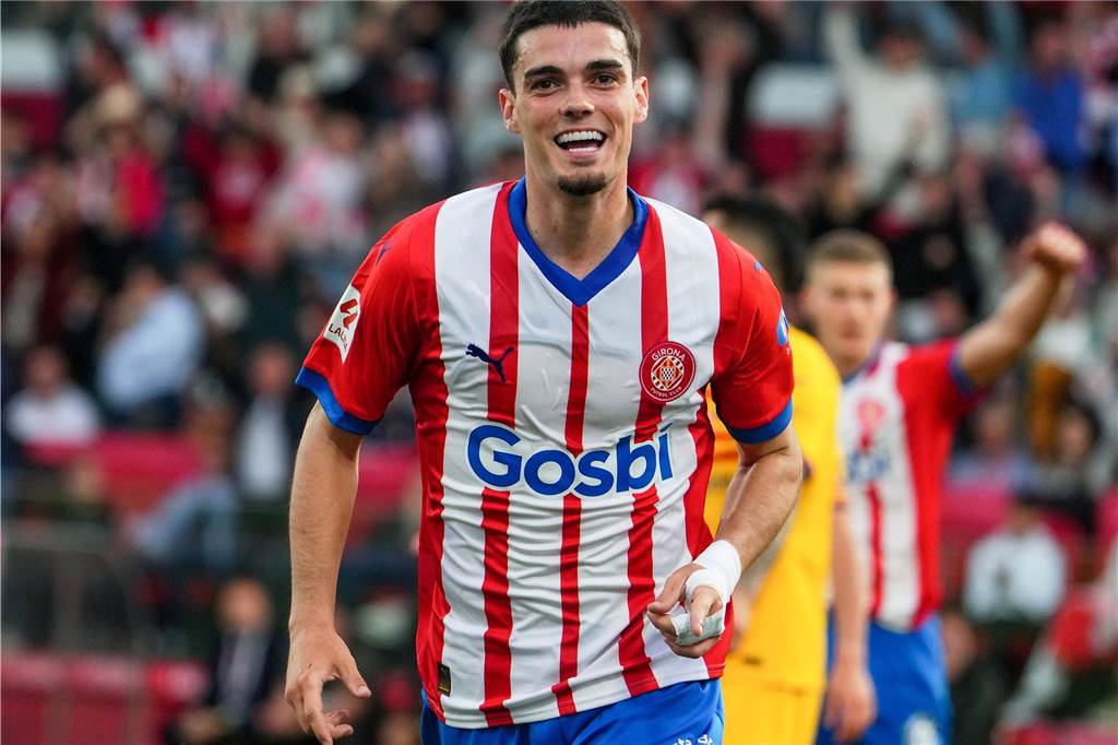 Der BVB sucht neue Außenverteidiger: Das macht Couto und Gutierrez für Dortmund interessant Miguel Gutierrez jubelt.