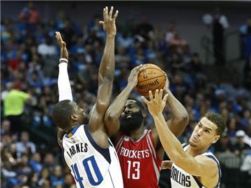Auch mit großem Einsatz waren die Houston Rockets mit James Harden zu stark für Dallas. Foto: Larry W. Smith