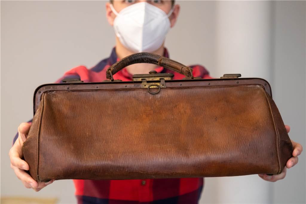 Impfpflicht war für Dr. Franz Wemhoff schon vor über 100 Jahren ein Thema Auch nach über 100 Jahren noch gut erhalten: Der Arztkoffer des Sanitätsrats Dr. Franz Henrich Wemhoff, den die Familie aufbewahrt hat.