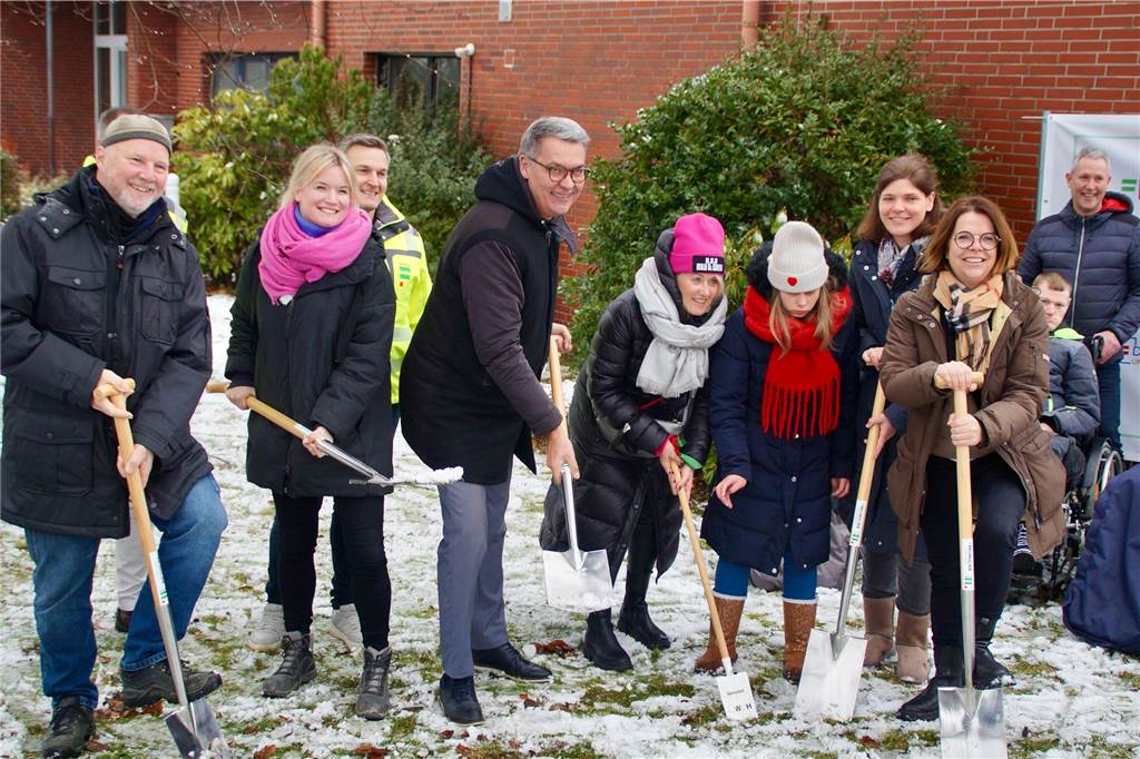 Dortmunder Oberbürgermeister Thomas Westphal beim Spatenstich für ein Wohnprojekt