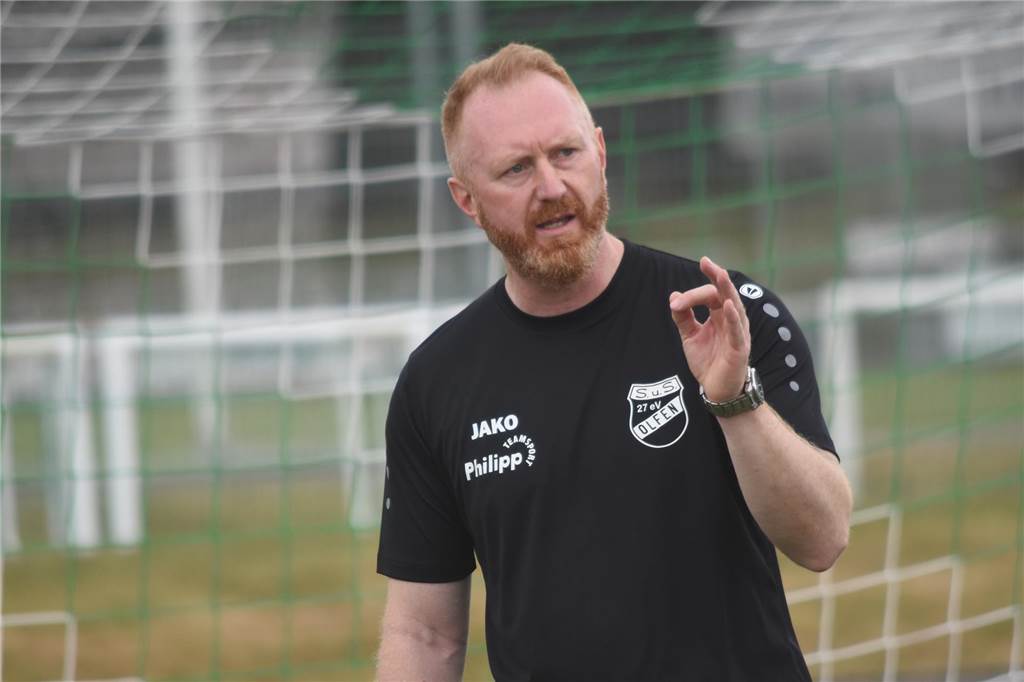SuS Olfen entlässt Trainer Patrick Linnemann Oliver Marin gestikuliert.